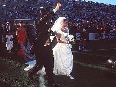 Em 1998, Galvão Bueno narrou um casamento antes de um jogo do Brasil 